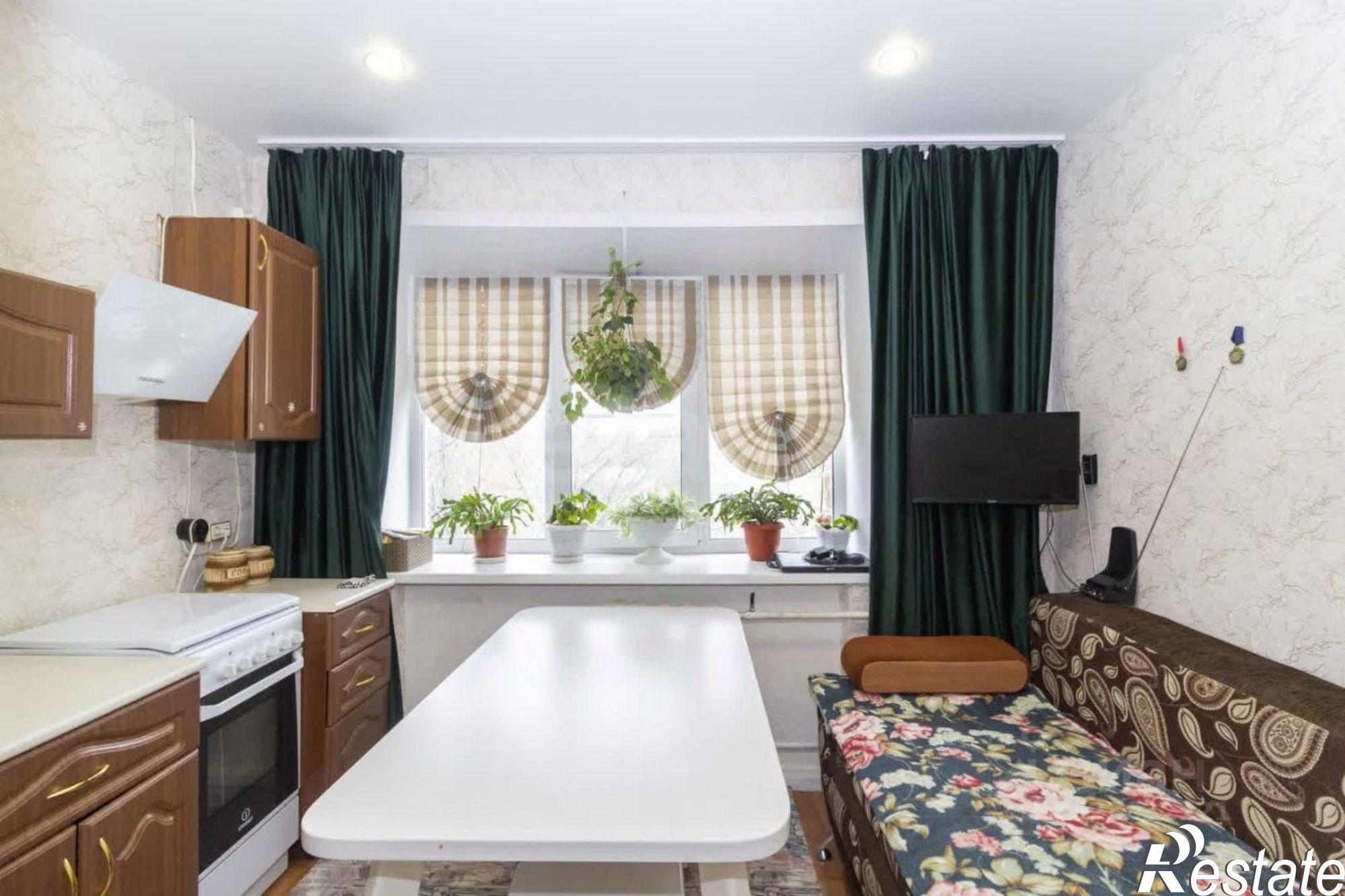 Купить комнату за 2 240 000 рублей на ул Декабристов, 148