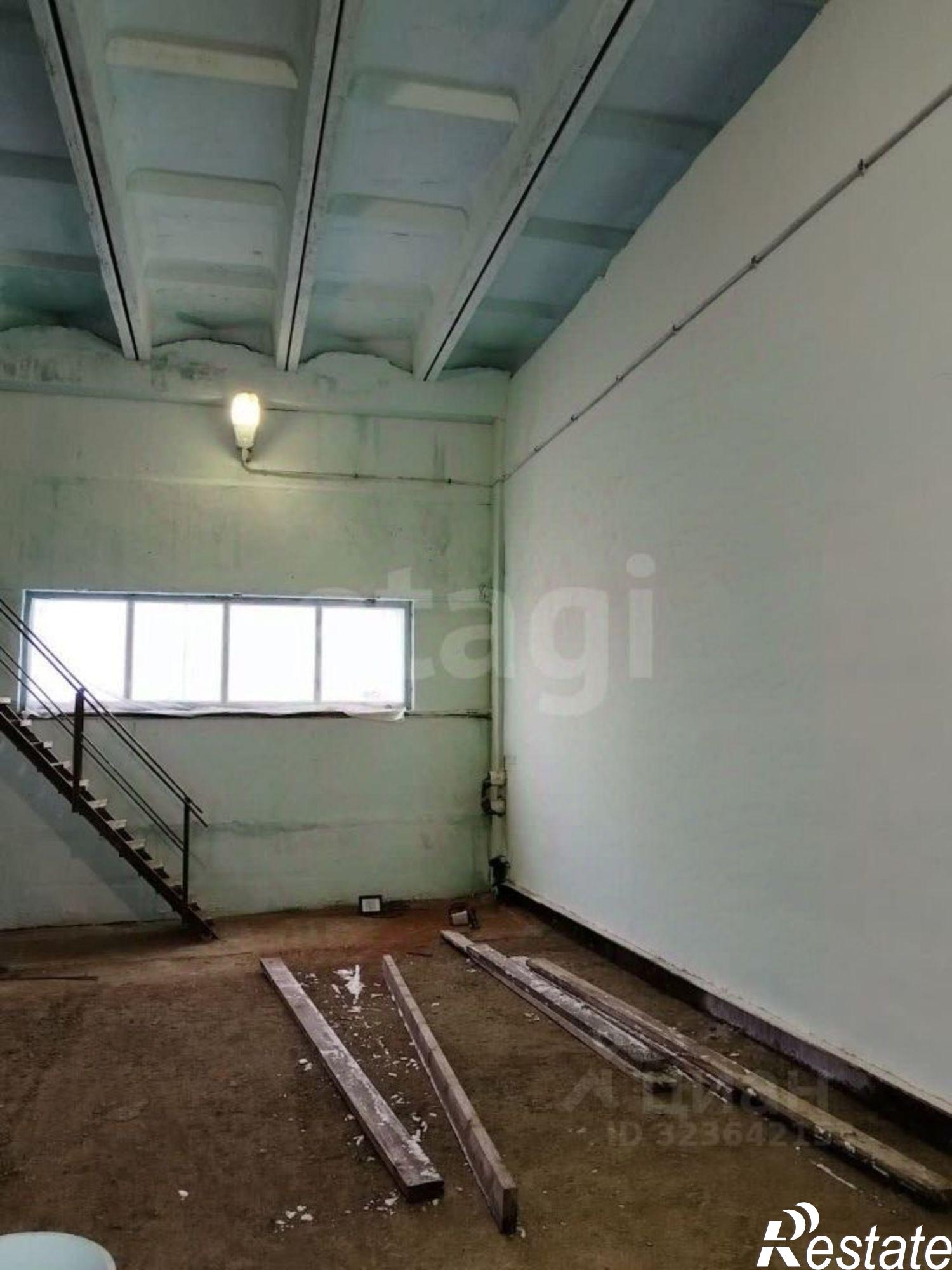 Сдать складское помещение за 300 000 рублей на ул Пражская, 17