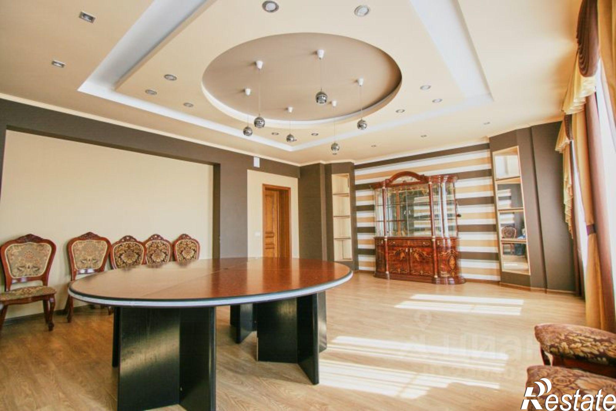 Купить ОСЗ, отдельно стоящее здание за 400 003 000 рублей на ул Урицкого, 5