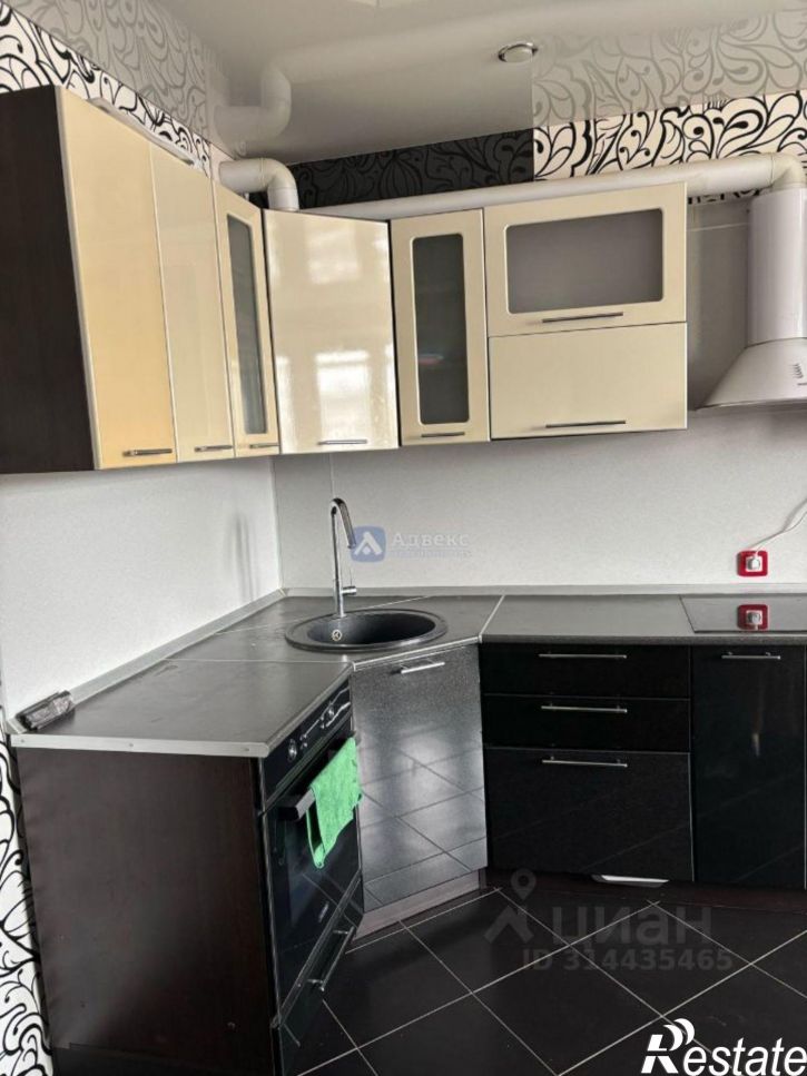 2-комн квартира улица Николая Семёнова, 21 к1,  д. 21 к1