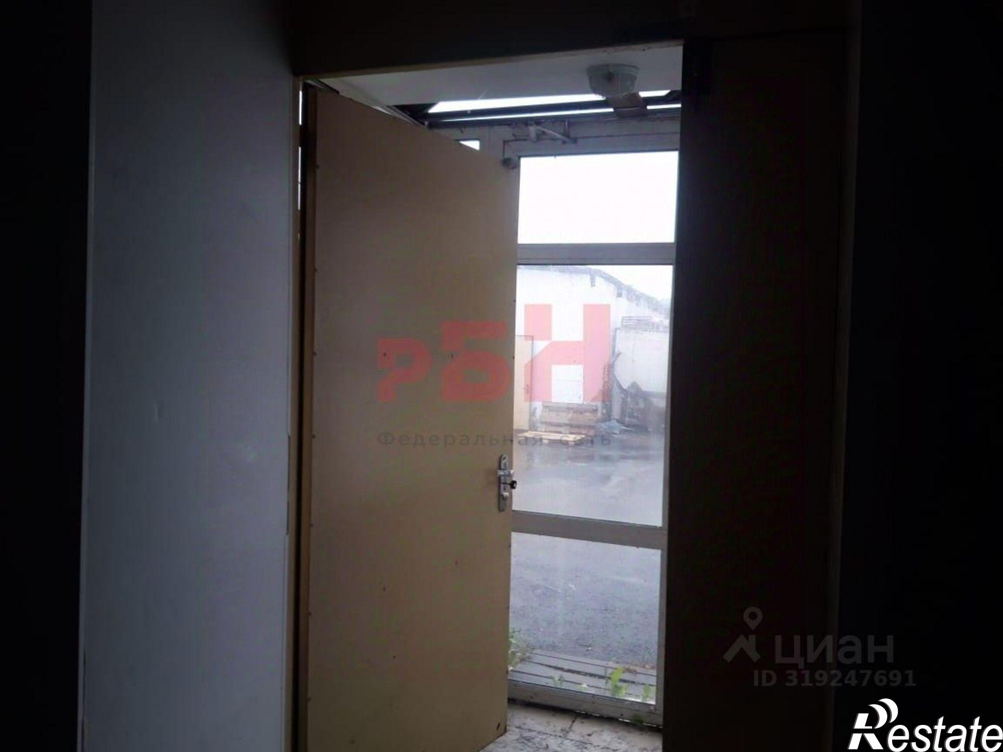 Сдать торговое помещение за 78 863 рублей на Пражская улица, 10