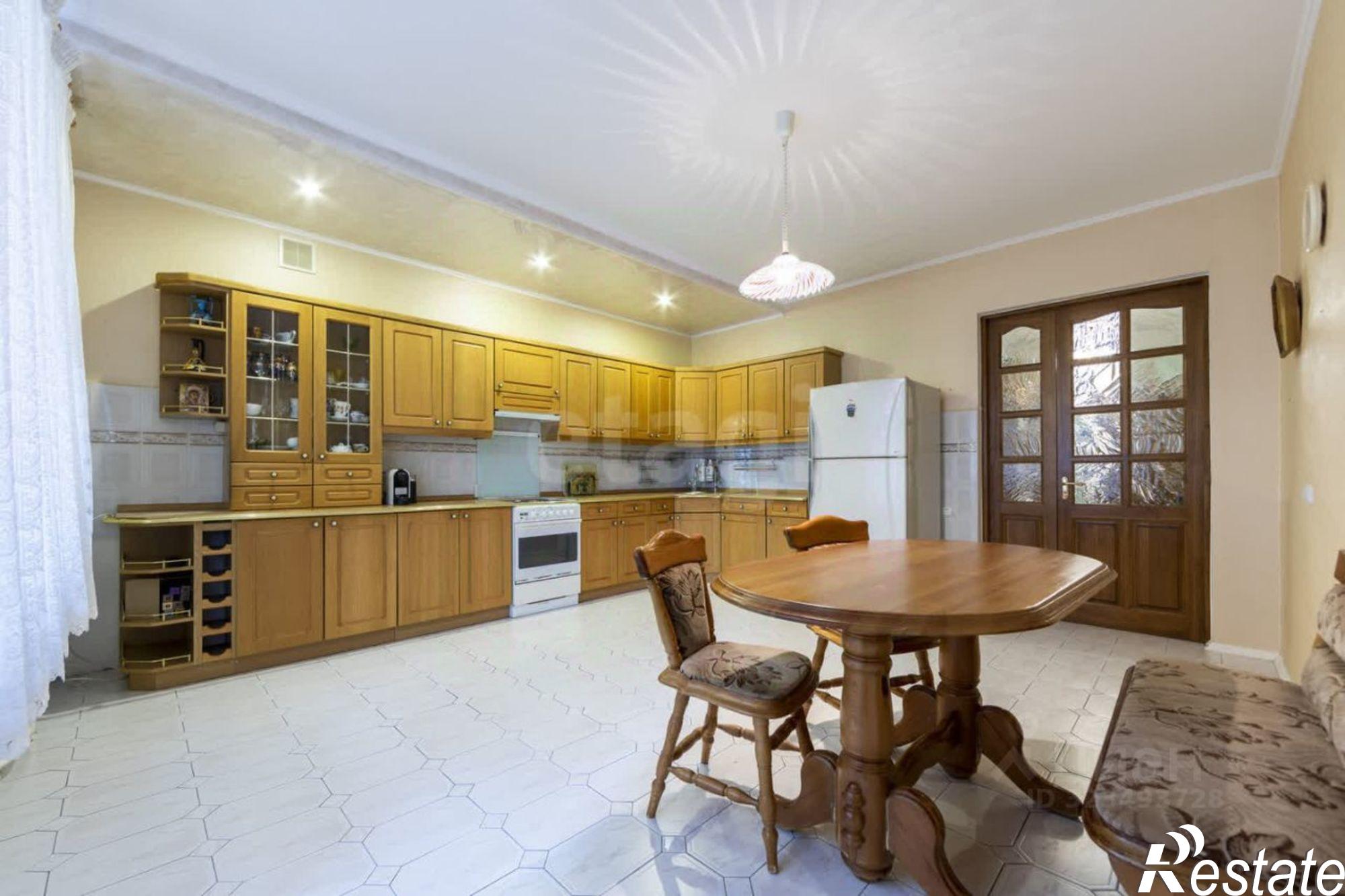 Купить квартиру за 18 500 000 рублей на Елецкая улица, 3