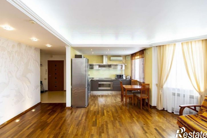 3-комн квартира улица Грибоедова, 15,  д. 15