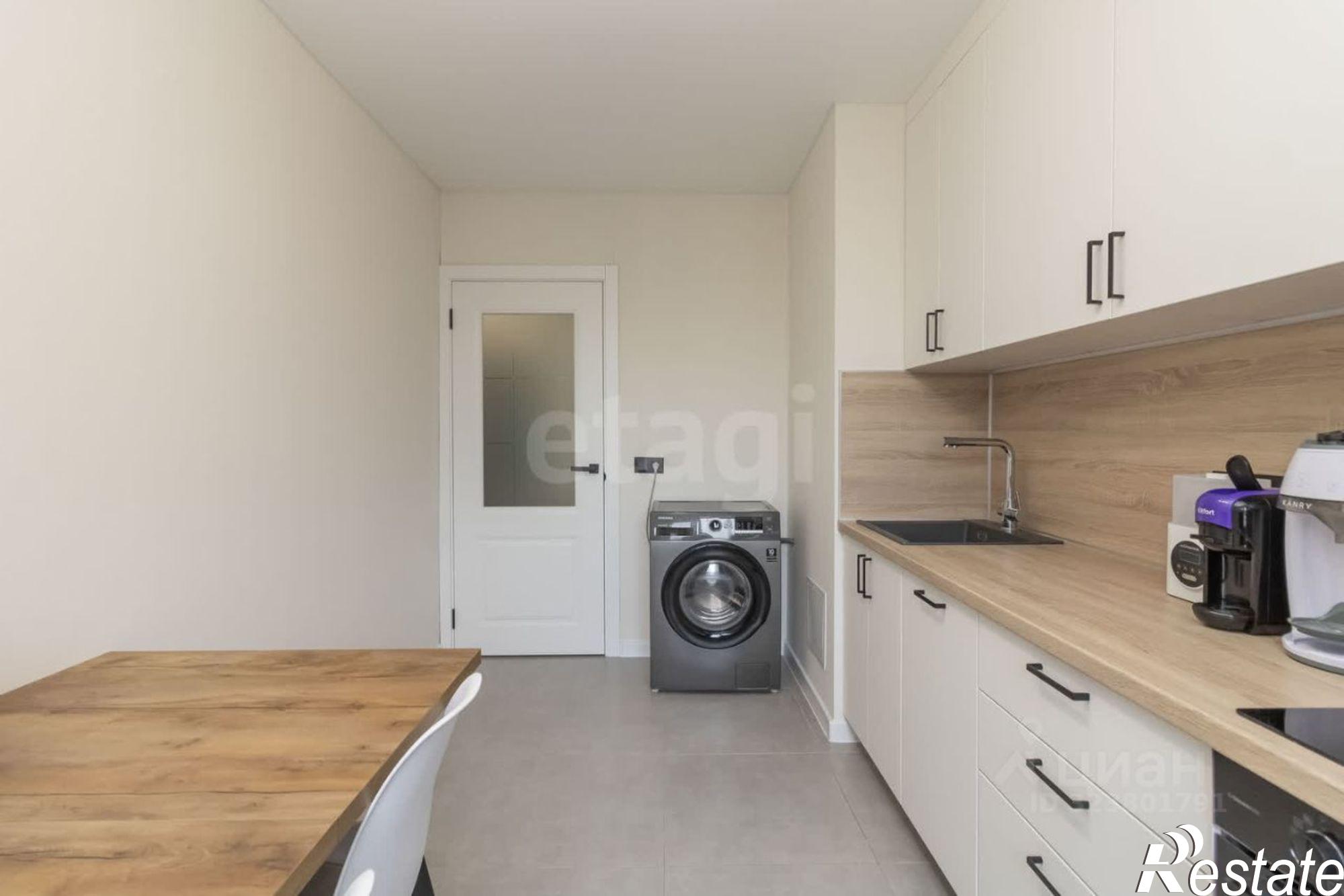 Купить квартиру за 9 300 000 рублей на Холодильная улица, 54