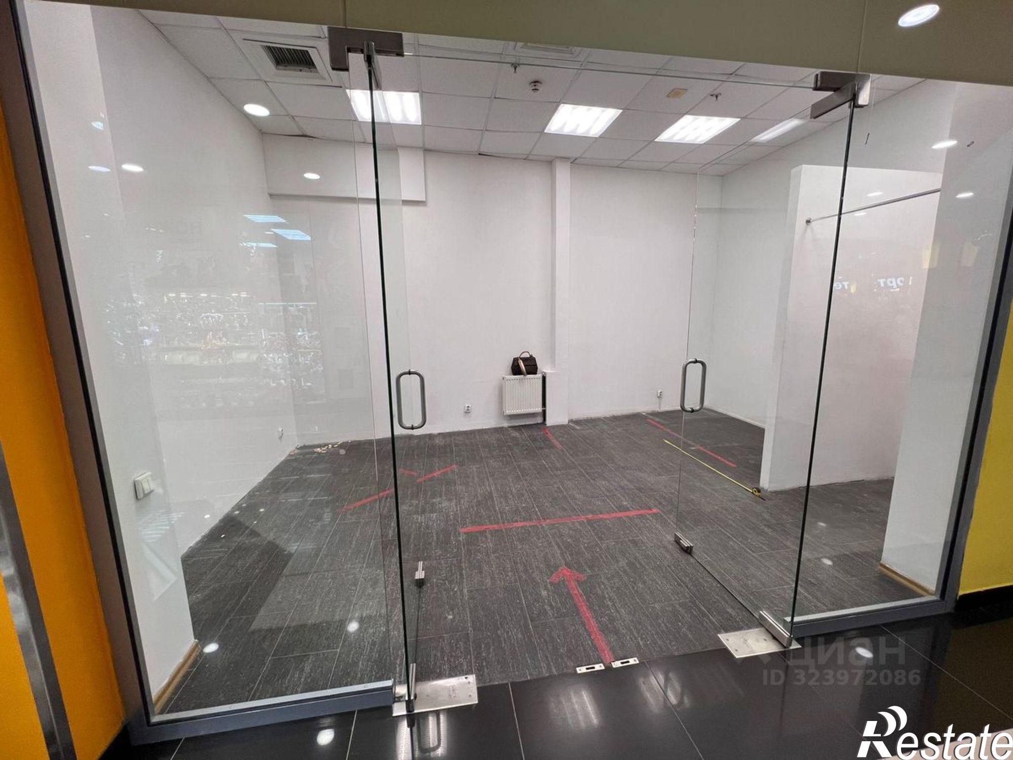 Сдать торговое помещение за 150 758 рублей на ул 50 лет ВЛКСМ, 63