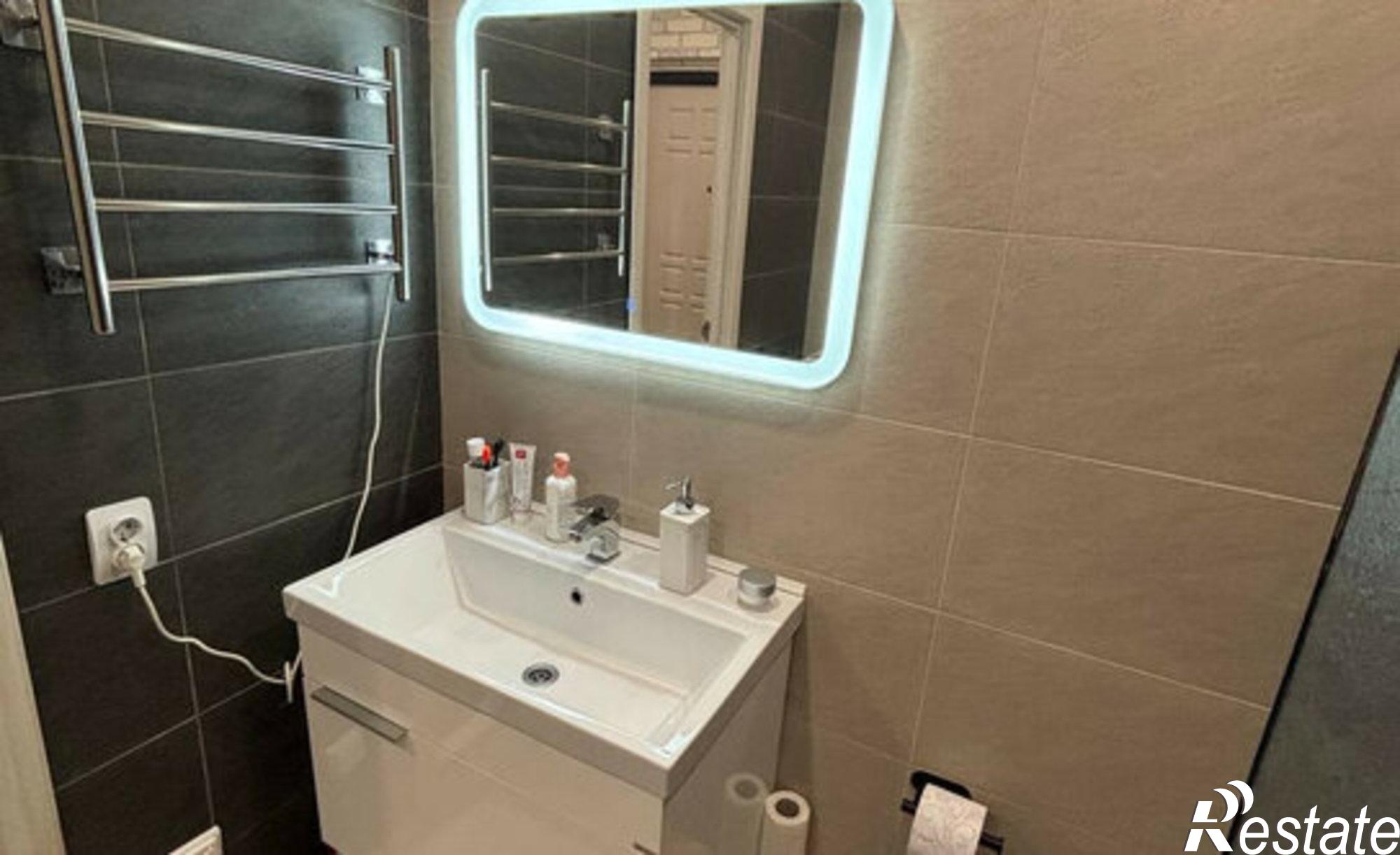 Купить квартиру за 5 700 000 рублей на улица Павла Шарова, 1 к1