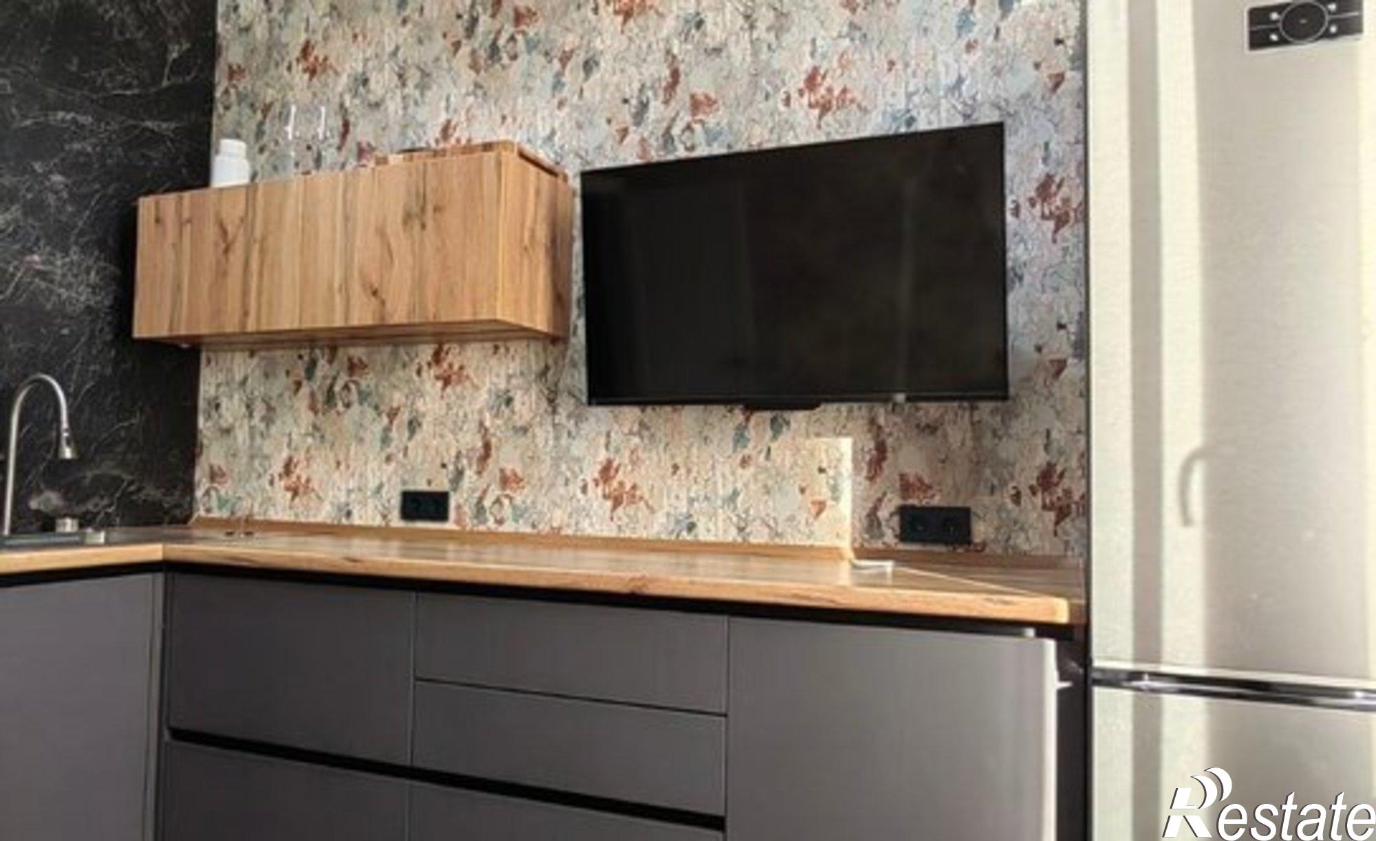 Купить квартиру за 10 000 000 рублей на ул Республики, 204 7