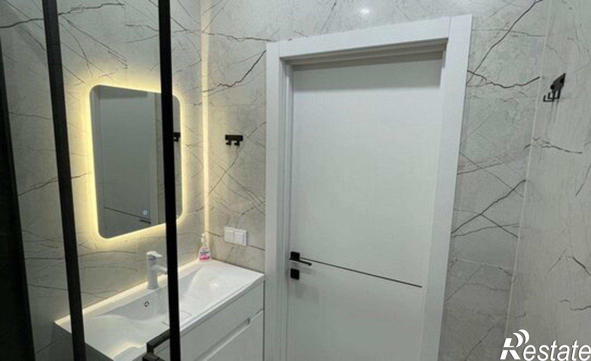 Купить квартиру за 14 500 000 рублей на улица Фармана Салманова, 16