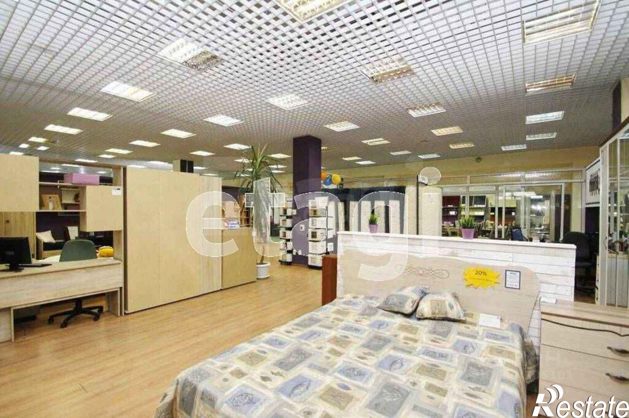 Купить торговое помещение за 13 000 100 рублей на Кишинёвская улица