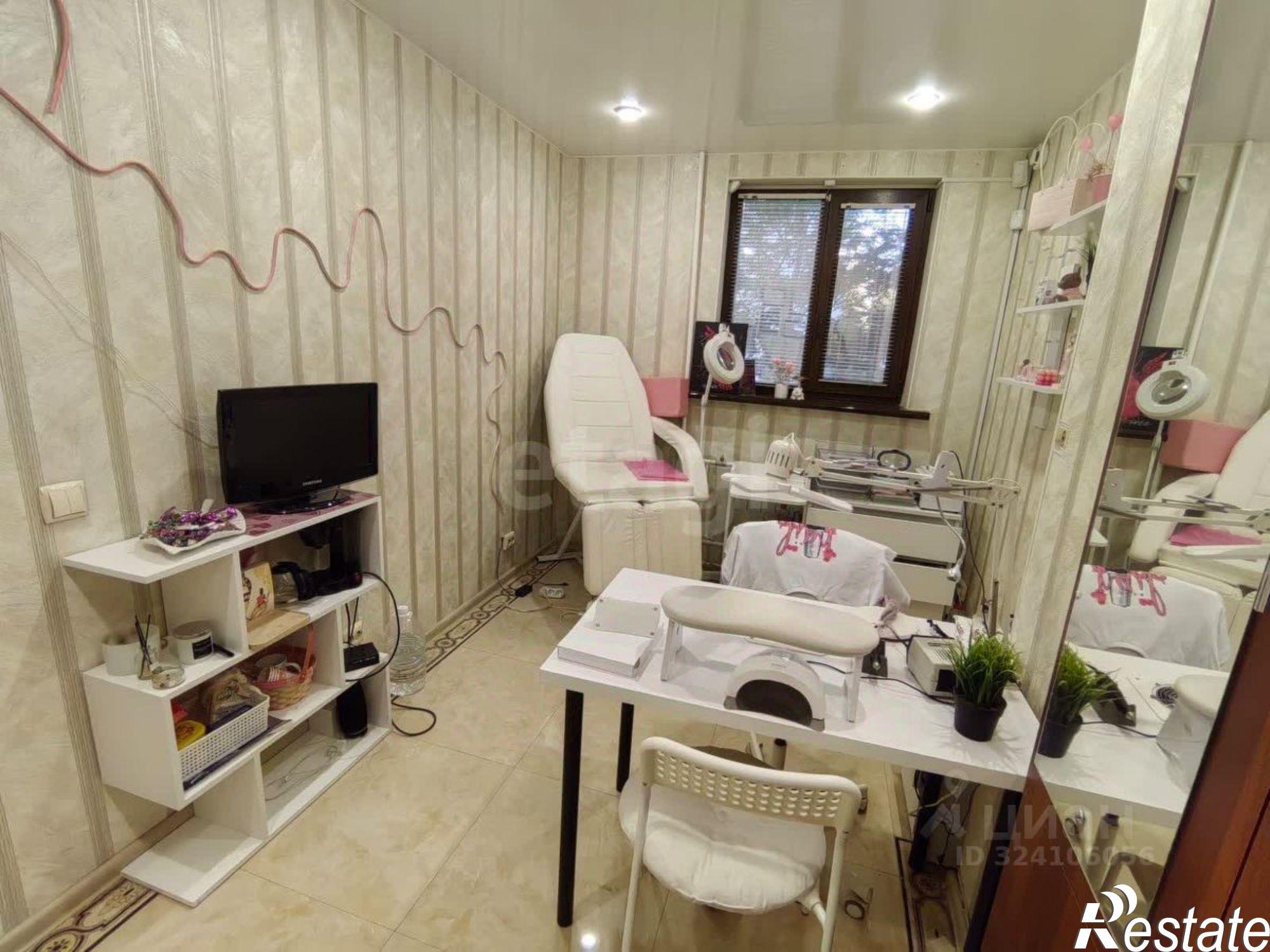 Купить офис, помещение под офис за 5 299 010 рублей на ул Широтная, 97