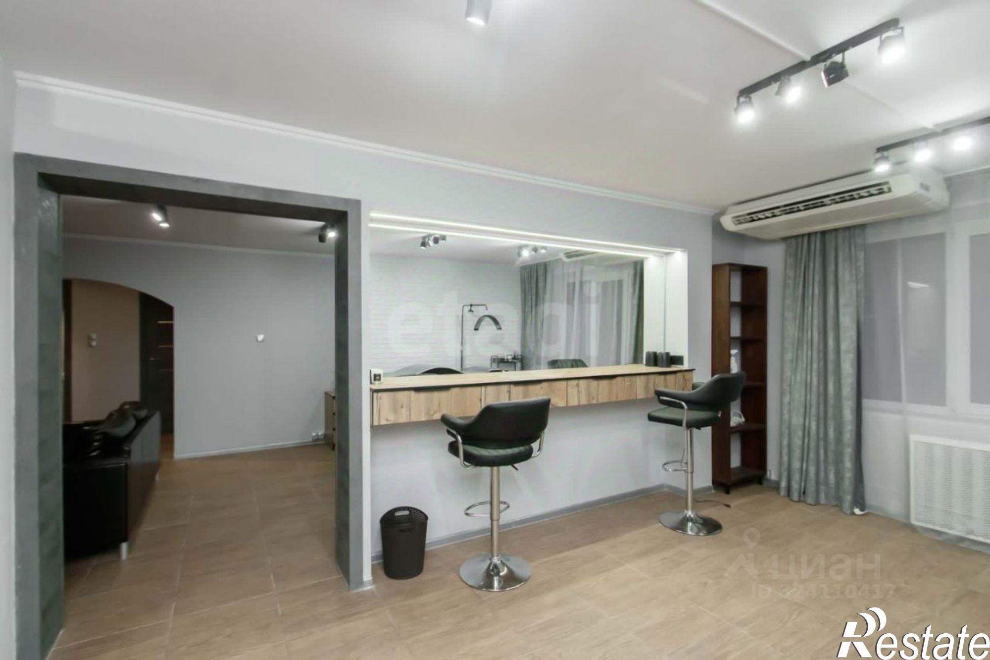 Купить помещение свободного назначения за 10 000 100 рублей на ул Широтная, 104