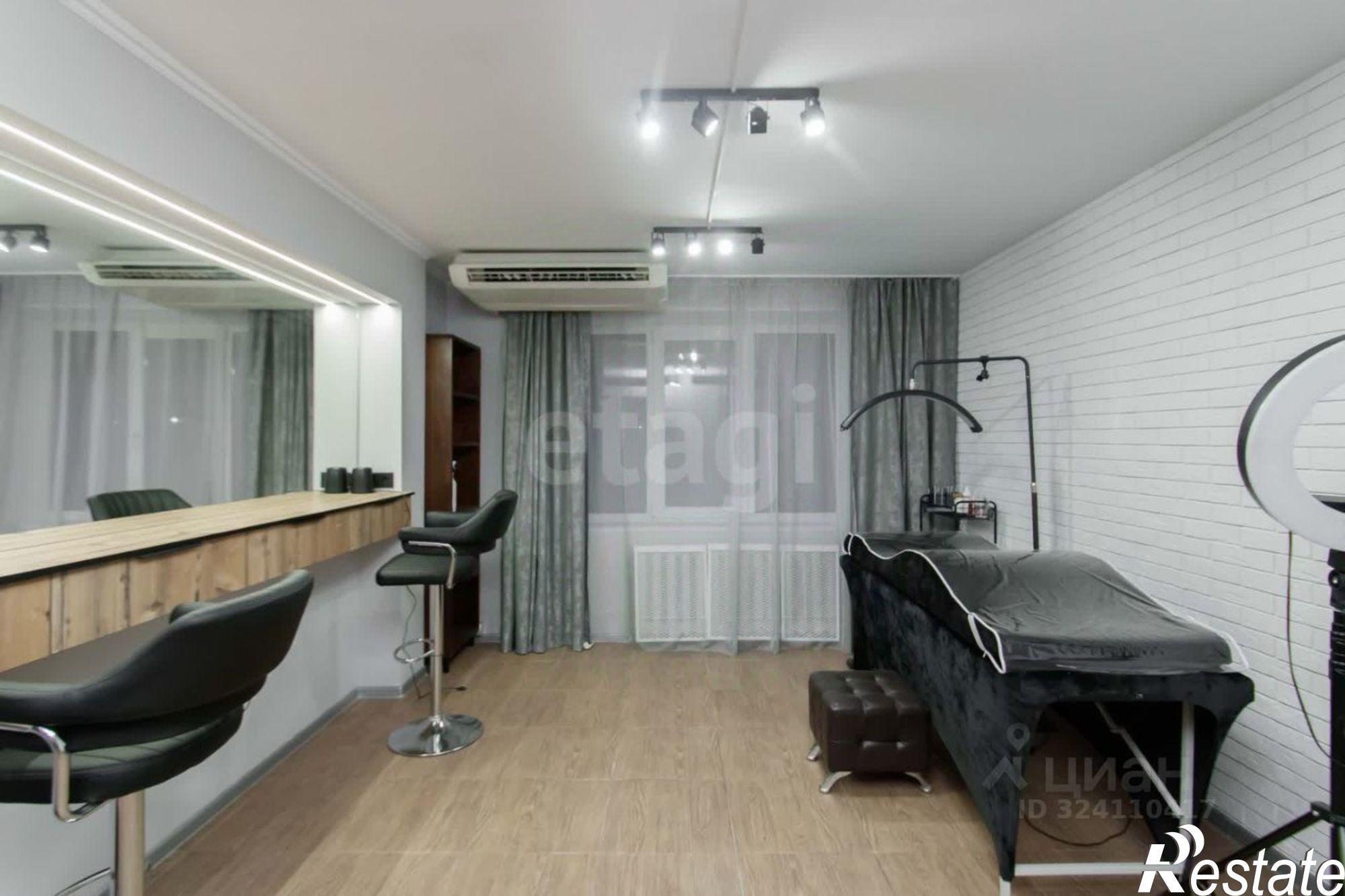 Купить помещение свободного назначения за 10 000 100 рублей на ул Широтная, 104