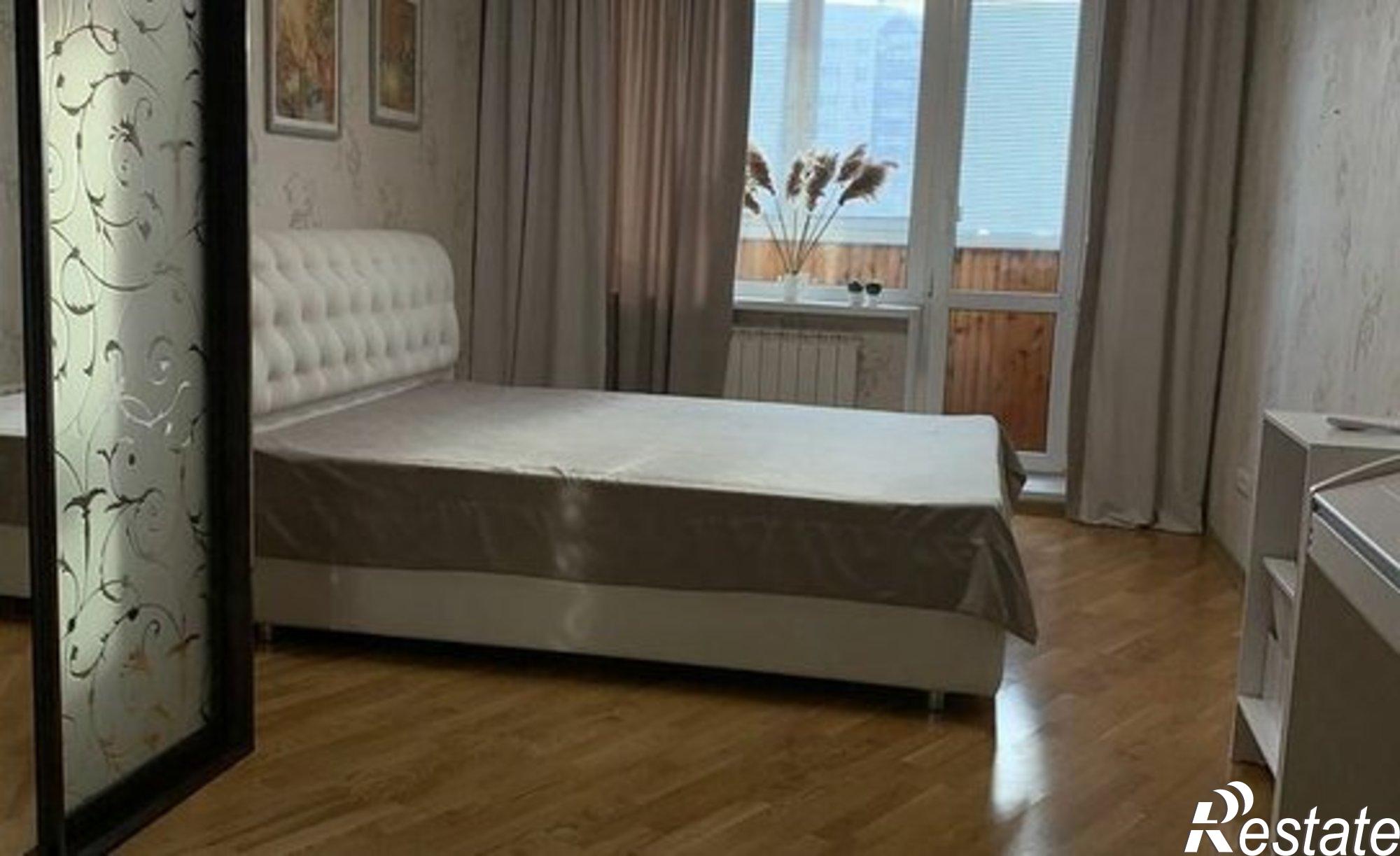 Купить квартиру за 10 000 000 рублей на улица Валерии Гнаровской, 5