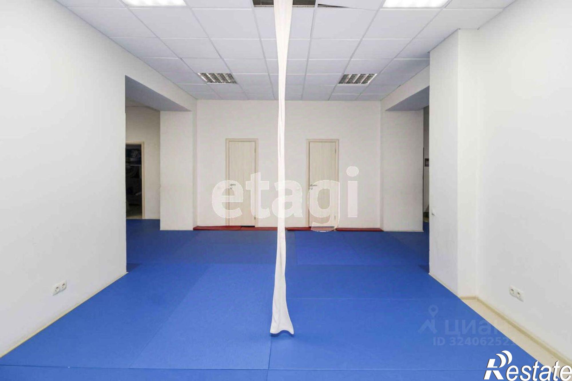 Купить помещение свободного назначения за 23 140 100 рублей на Холодильная улица, 138