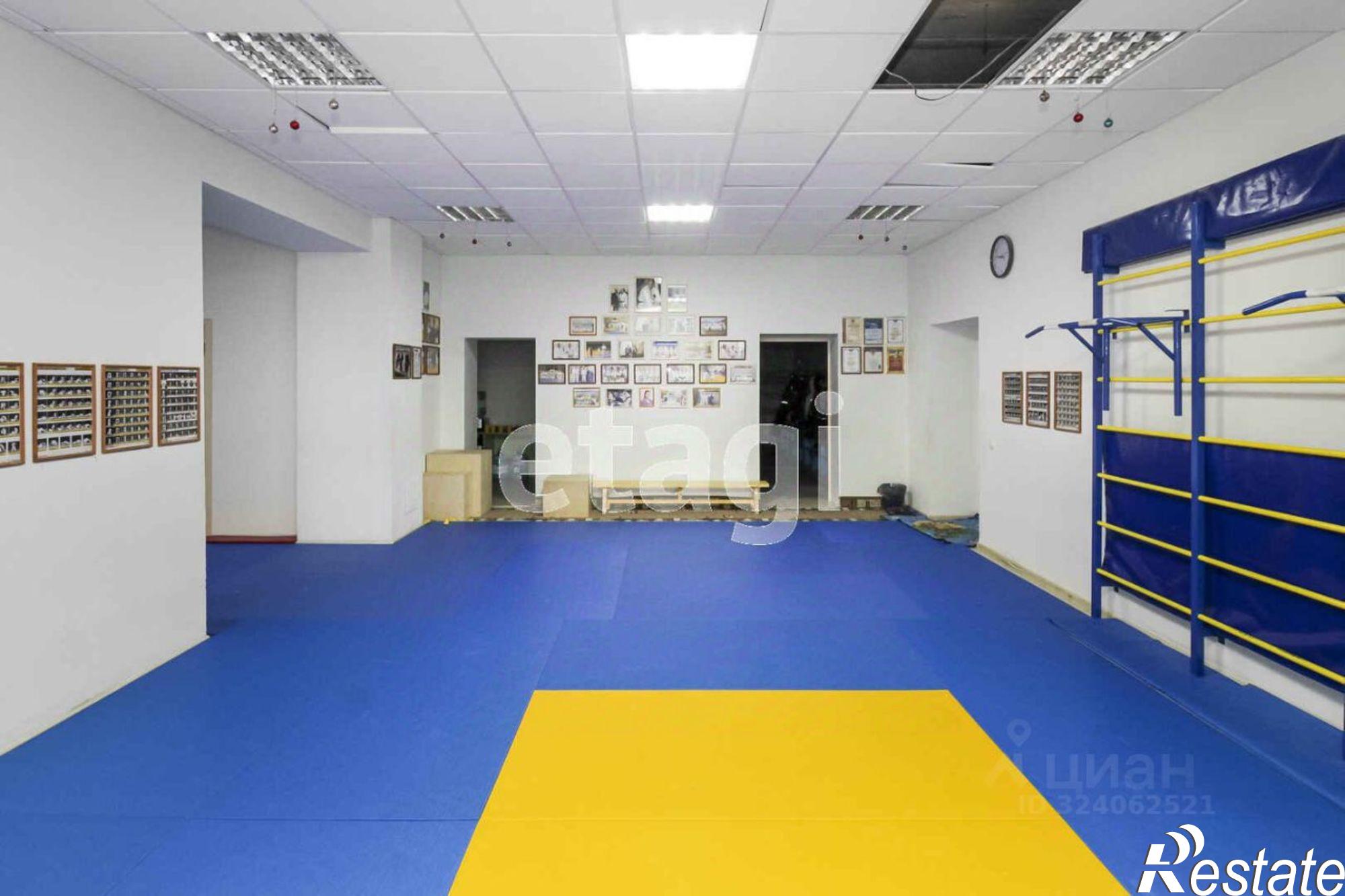 Купить помещение свободного назначения за 23 140 100 рублей на Холодильная улица, 138