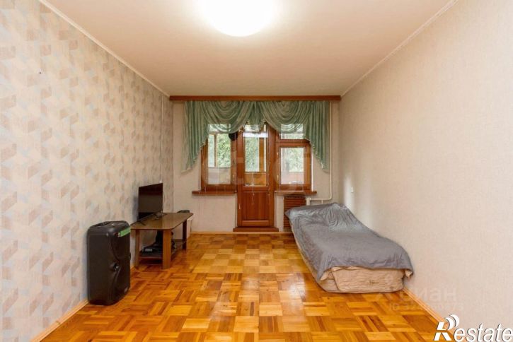 3-комн квартира ул Таврическая, 10,  д. 10