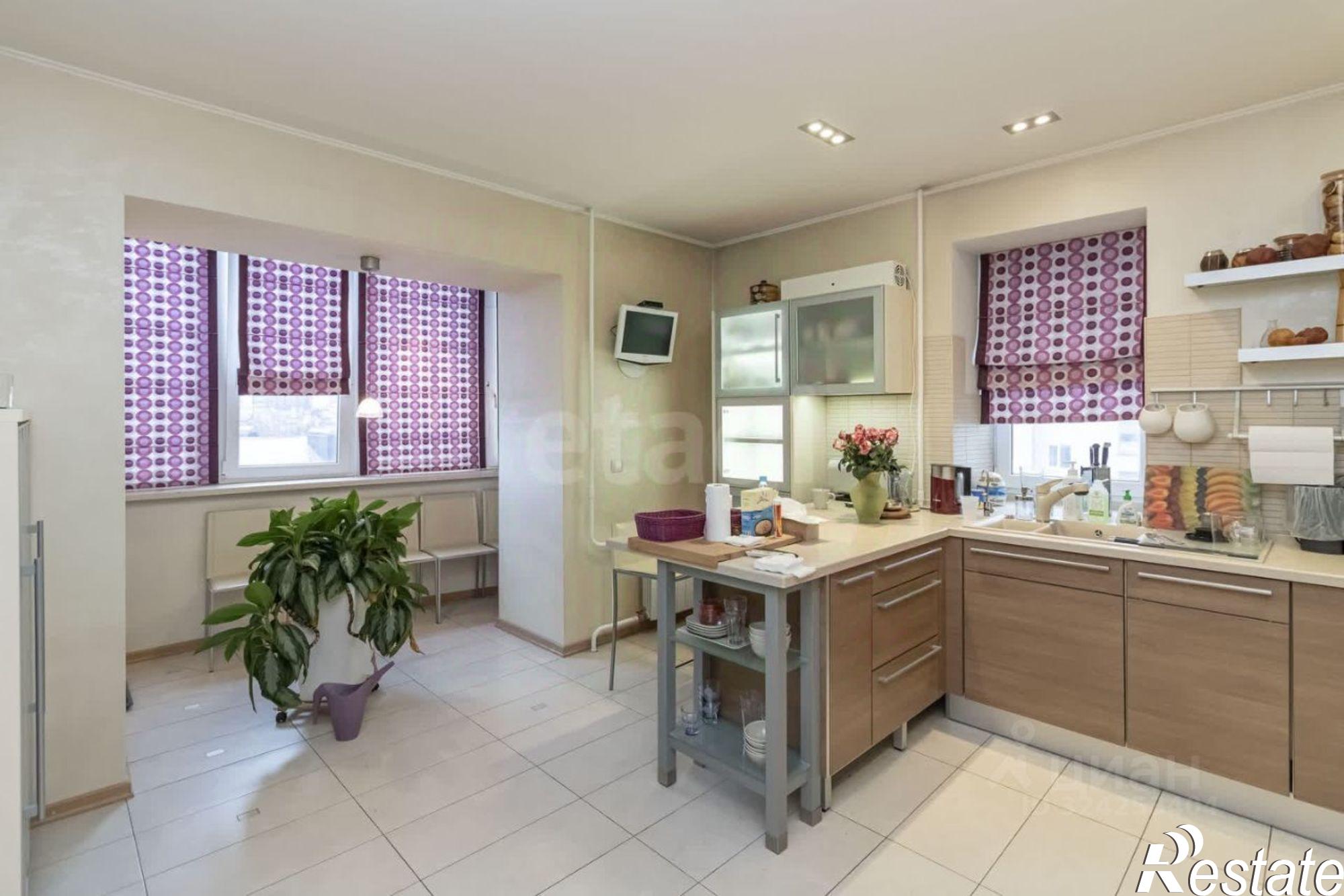 Купить квартиру за 25 000 000 рублей на улица Орджоникидзе, 11