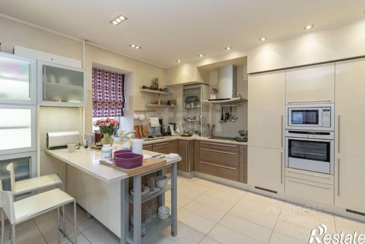 6-комн квартира улица Орджоникидзе, 11,  д. 11