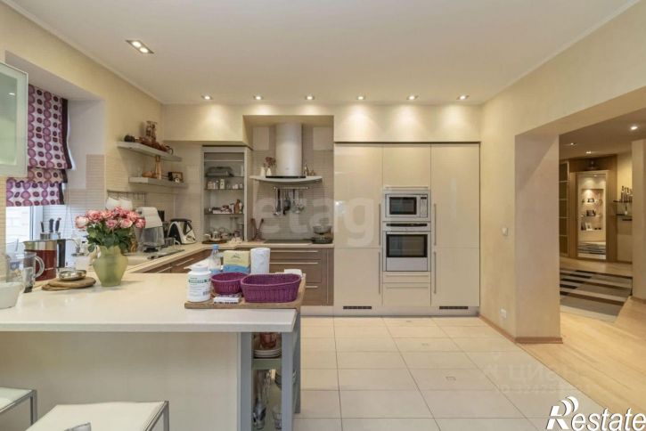 6-комн квартира улица Орджоникидзе, 11,  д. 11