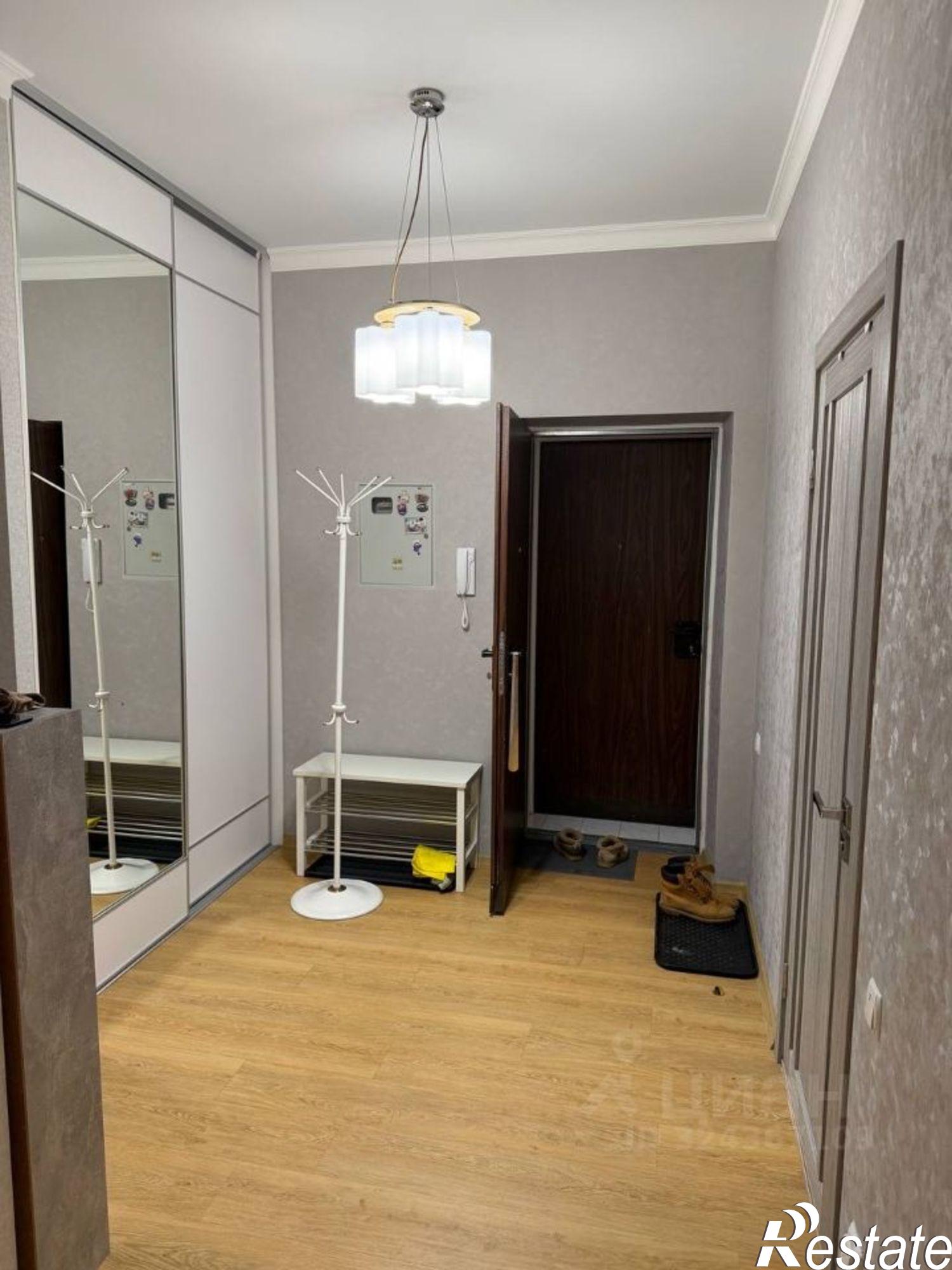 Сдать квартиру за 100 000 рублей на ул Республики, 48