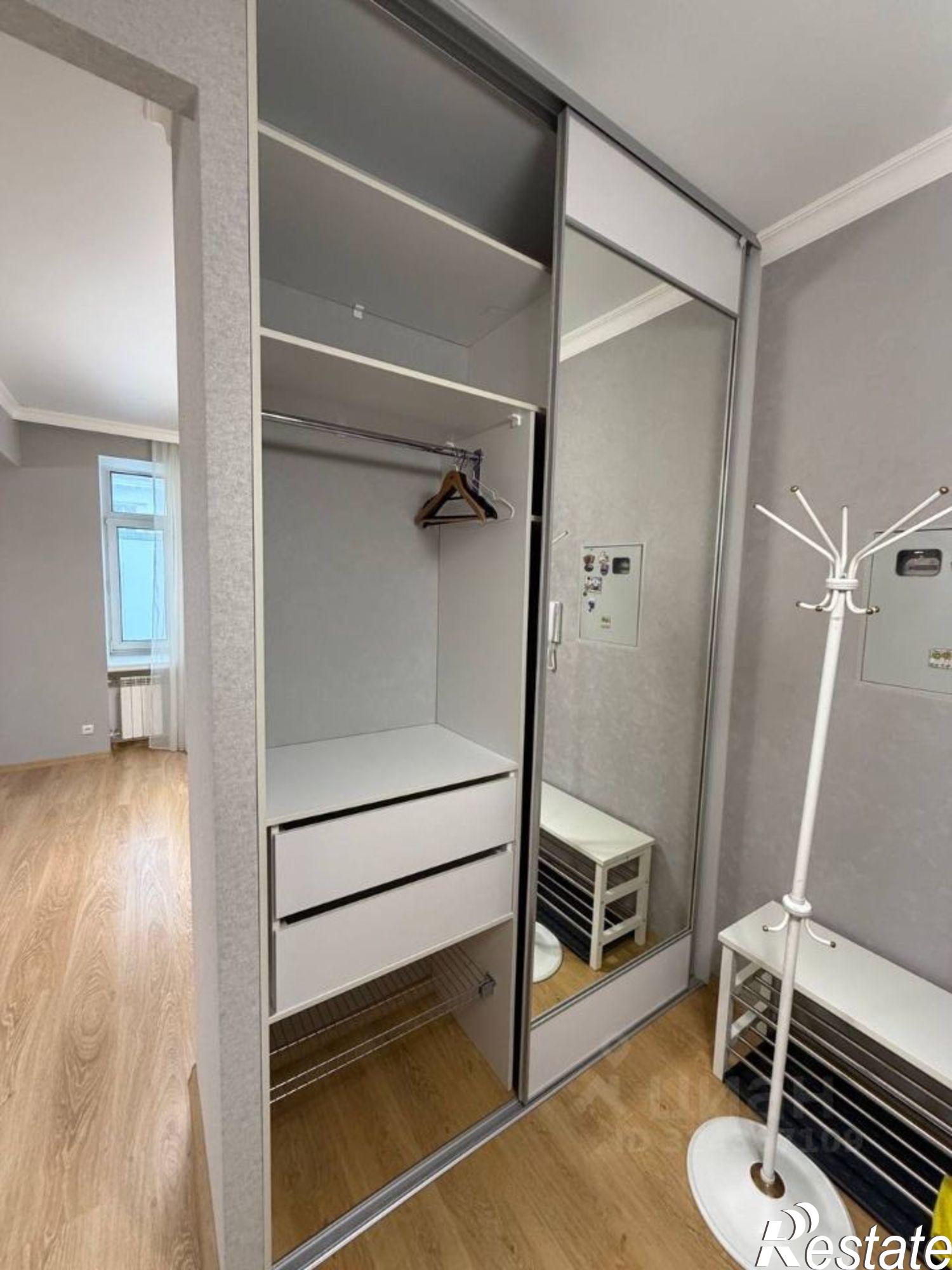 Сдать квартиру за 100 000 рублей на ул Республики, 48