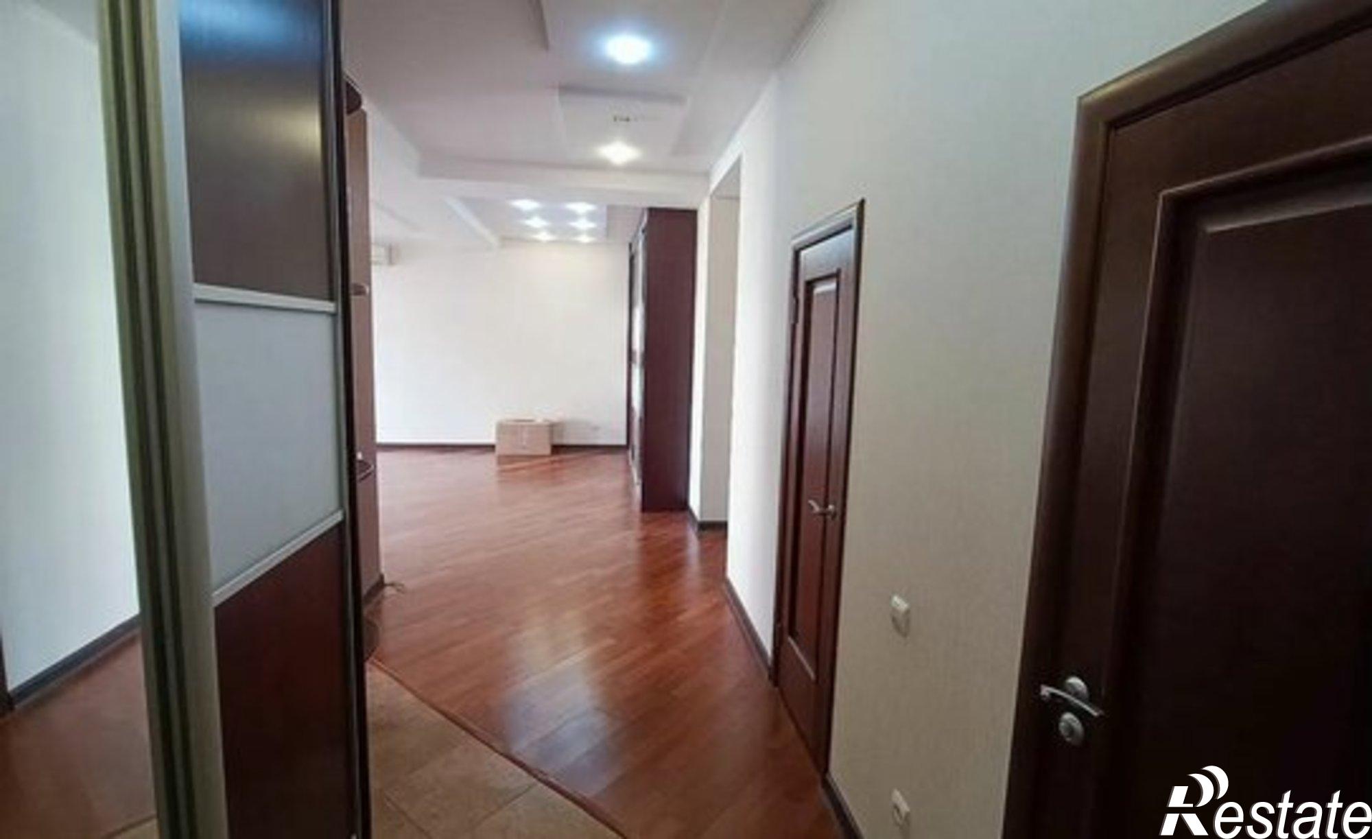 Купить квартиру за 13 500 000 рублей на Киевская улица, 65/2