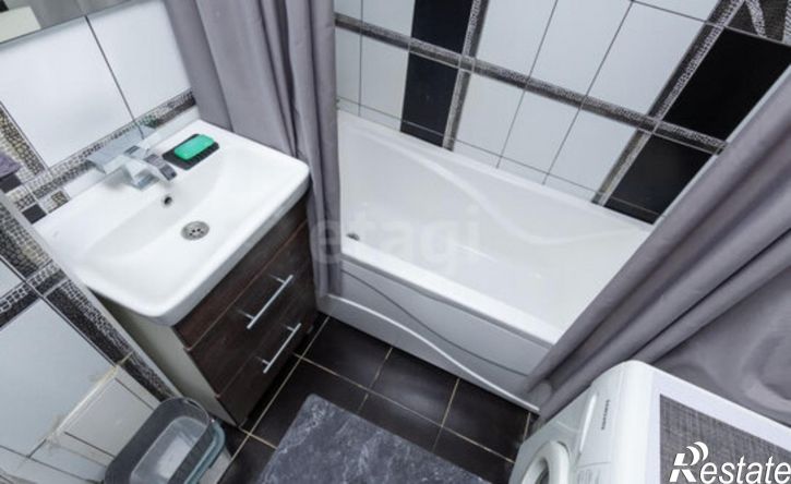 3-комн квартира ул Домостроителей, 18,  д. 18