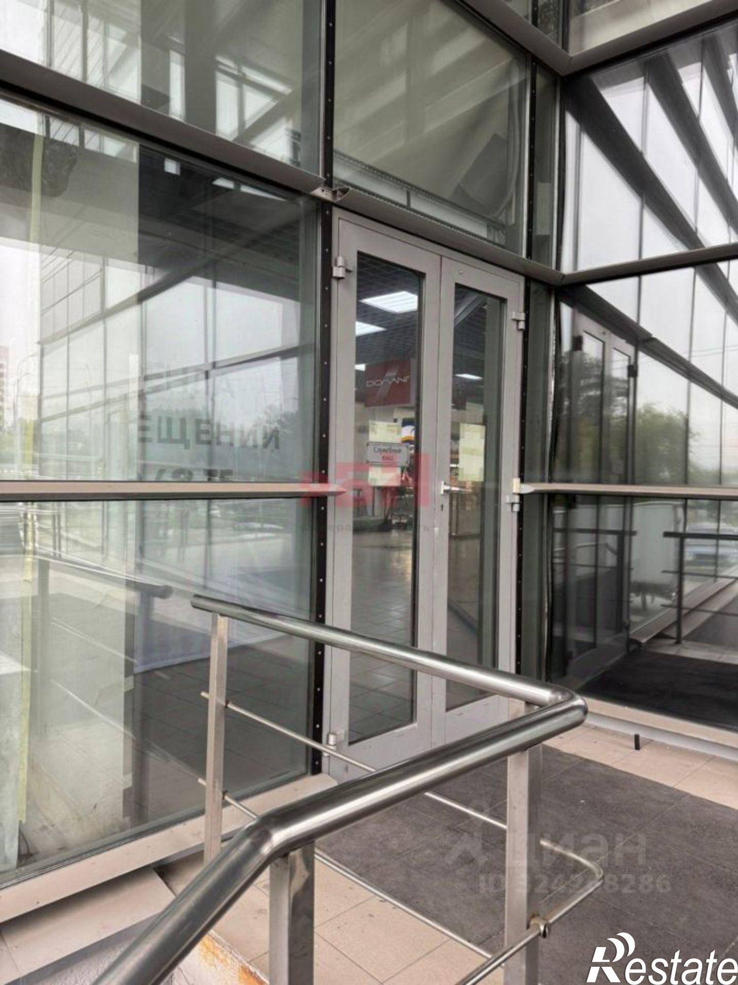 Сдать торговое помещение за 360 000 рублей на улица 50 лет ВЛКСМ, 47