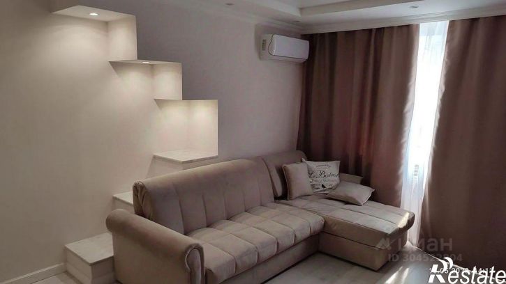 4-комн квартира улица 50 лет Октября, 3,  д. 3