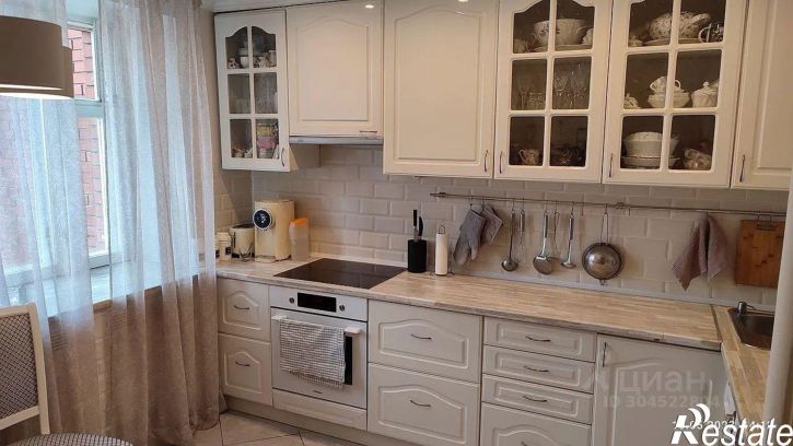 4-комн квартира улица 50 лет Октября, 3,  д. 3