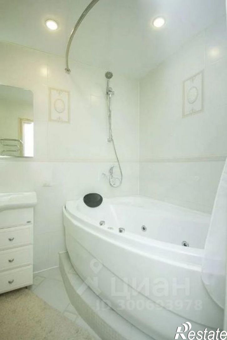 4-комн квартира улица Прокопия Артамонова, 4,  д. 4