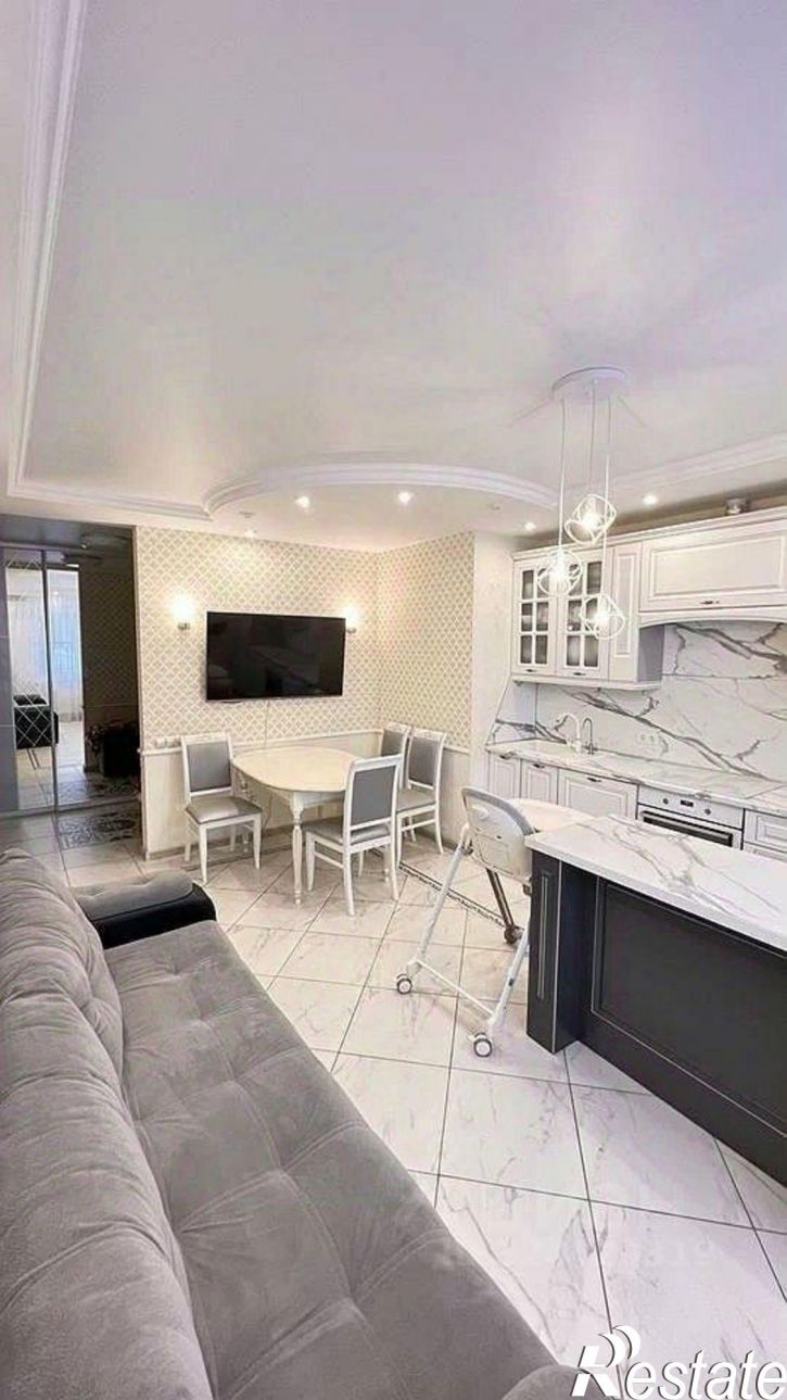 3-комн квартира Кремлёвская улица, 112 к1,  д. 112 к1