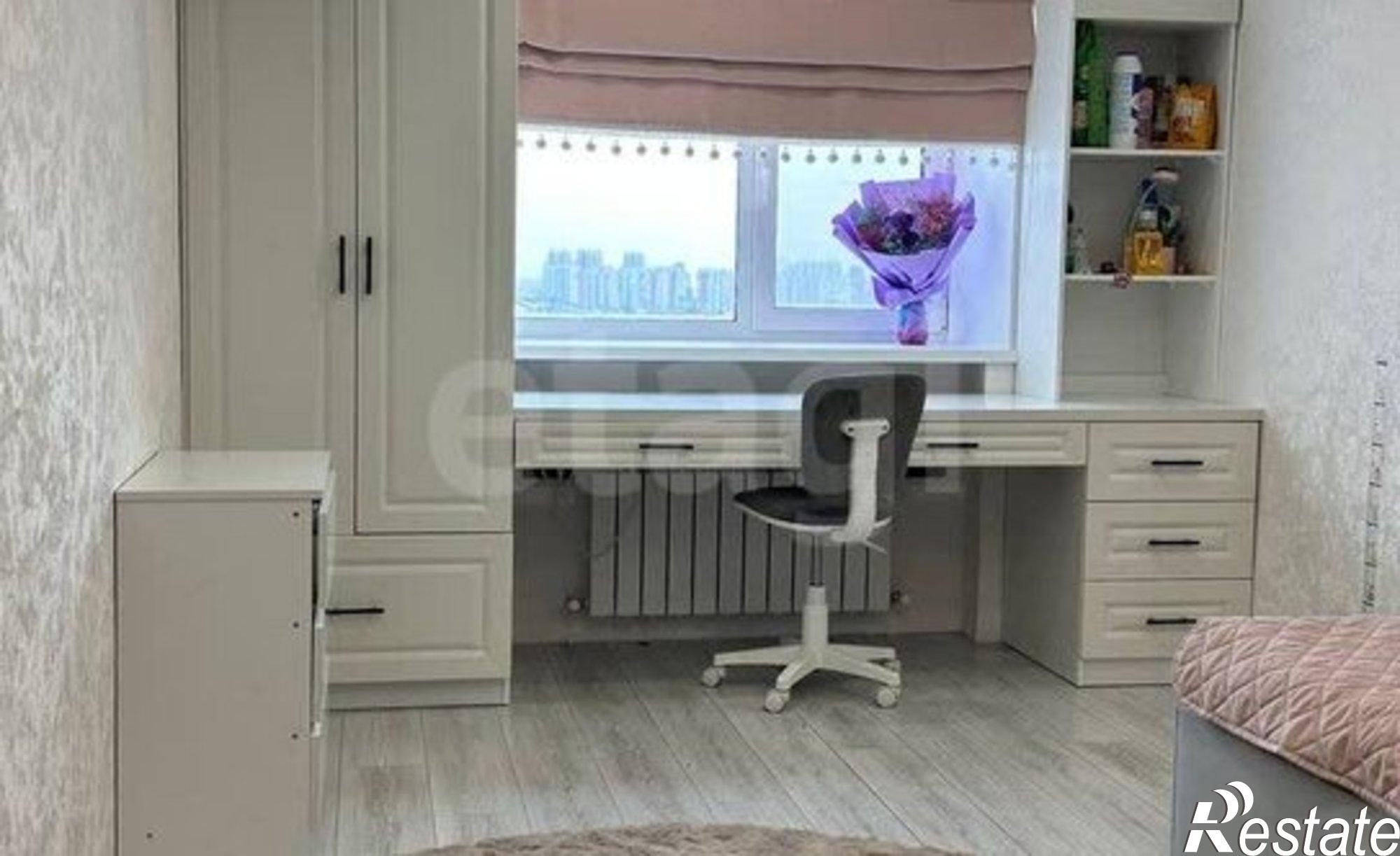 Купить квартиру за 10 000 000 рублей на ул Мельникайте, 144а