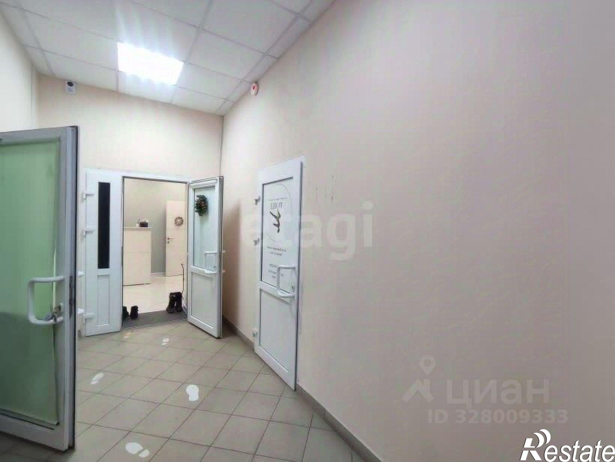 Купить торговое помещение за 8 832 990 рублей на ул Холодильная, 138