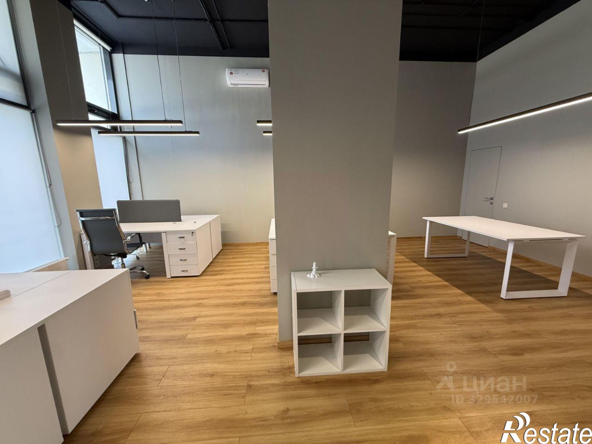Купить офис, помещение под офис за 17 408 500 рублей на ул Центральная, 100