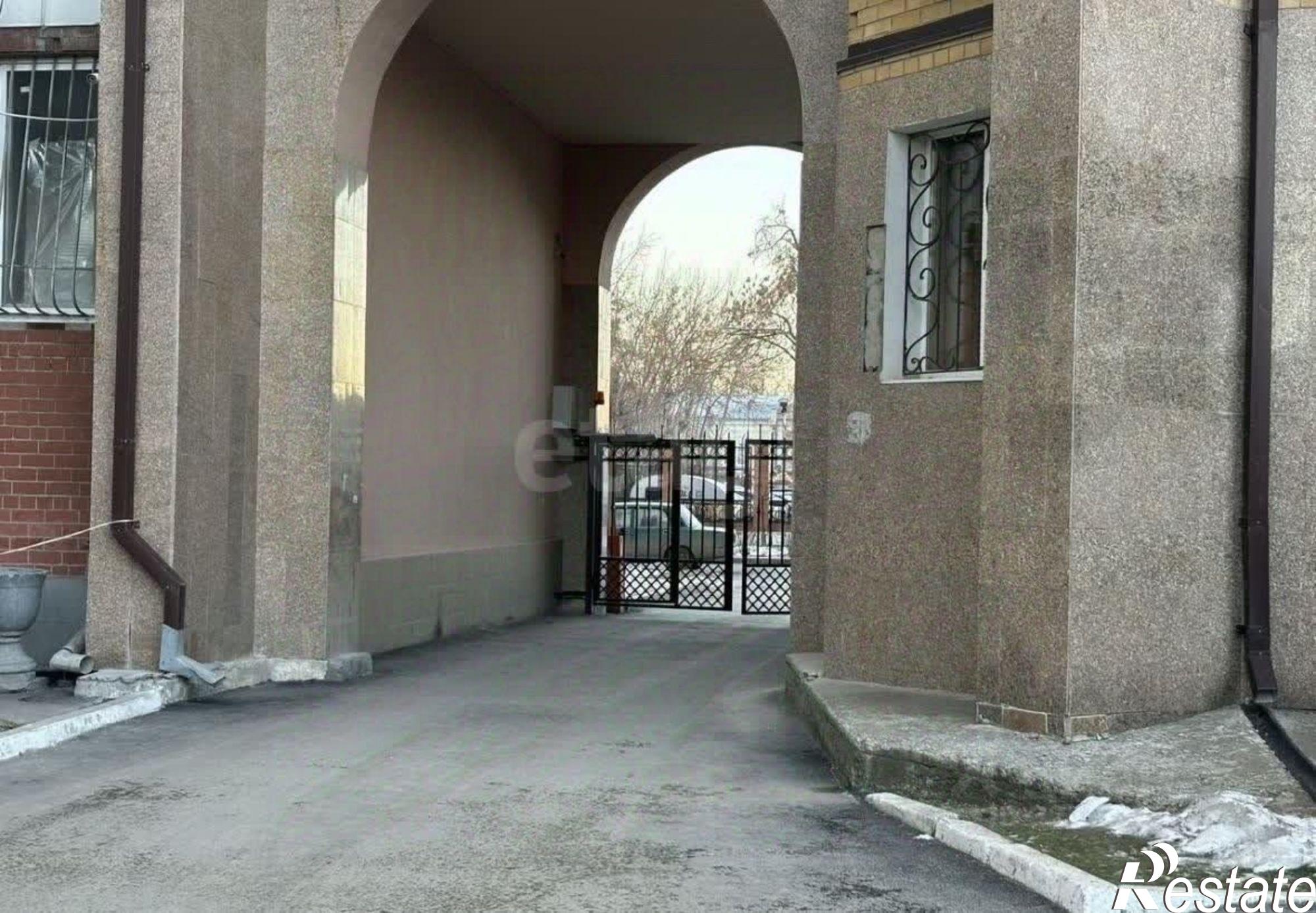 Купить гараж, место в паркинге за 2 620 000 рублей на ул Ленина, 38/1