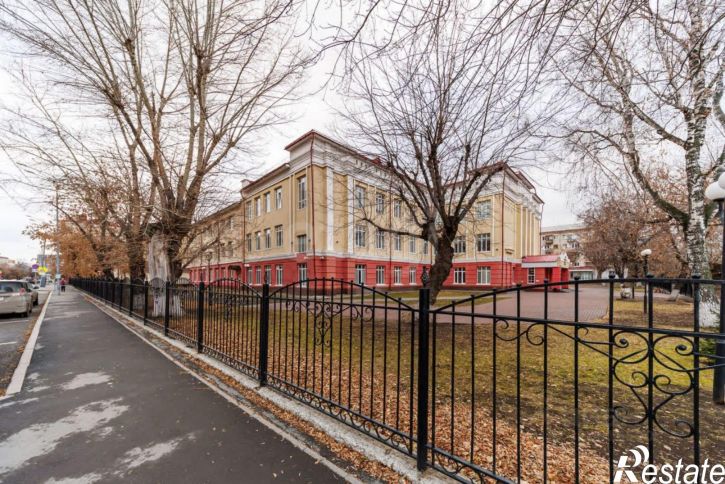 4-комн квартира улица Хохрякова, 45,  д. 45
