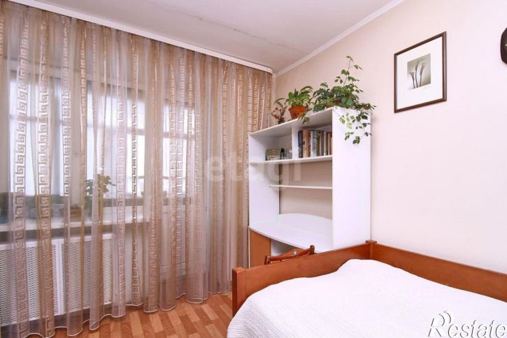 4-комн квартира улица Красных Зорь, 31,  д. 31