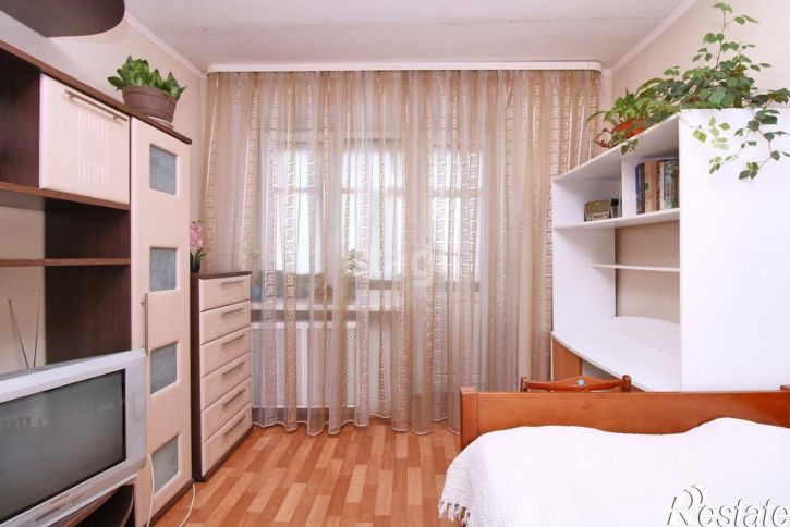4-комн квартира улица Красных Зорь, 31,  д. 31