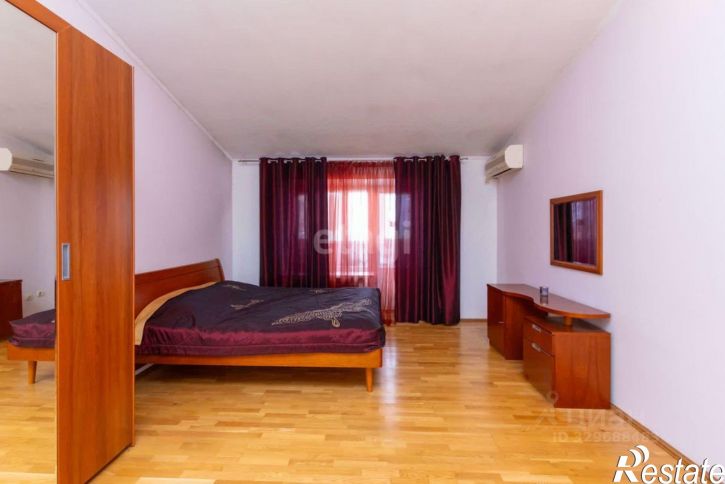 3-комн квартира ул Хохрякова, 10,  д. 10