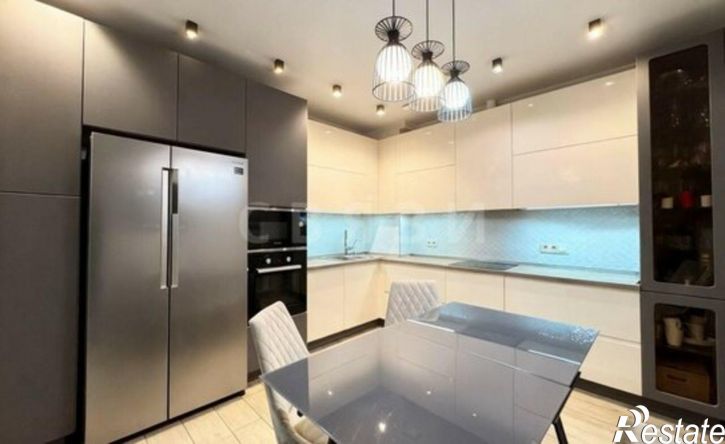 4-комн квартира улица Газодобытчиков, 19,  д. 19