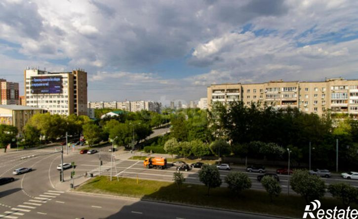 4-комн квартира улица 50 лет Октября, 4,  д. 4