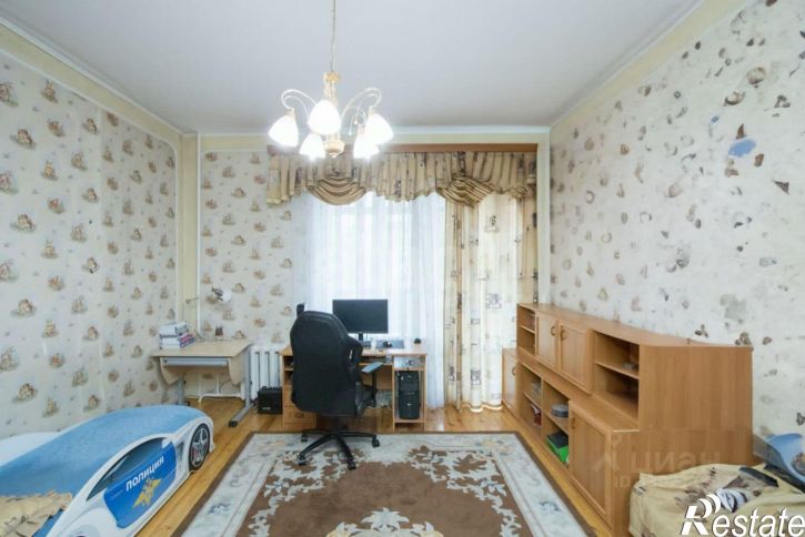 4-комн квартира улица Свердлова, 1,  д. 1