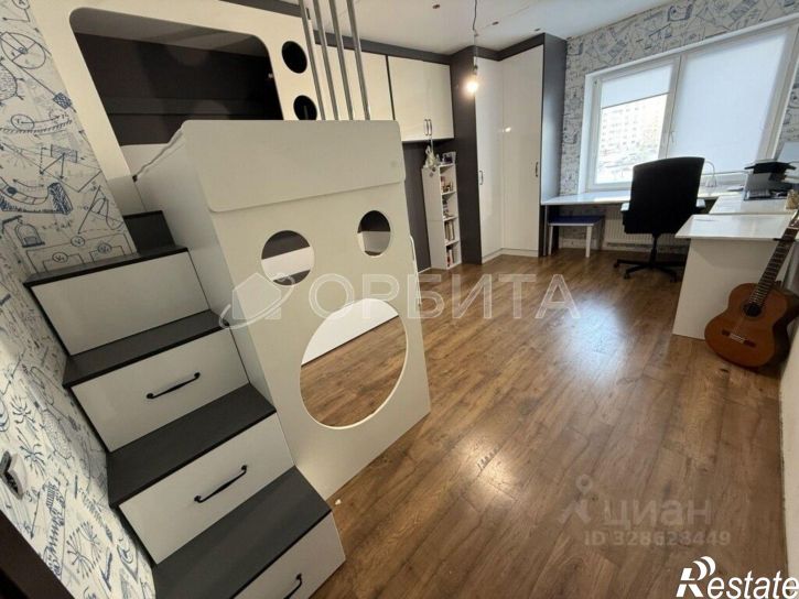 3-комн квартира улица Дмитрия Менделеева, 12,  д. 12
