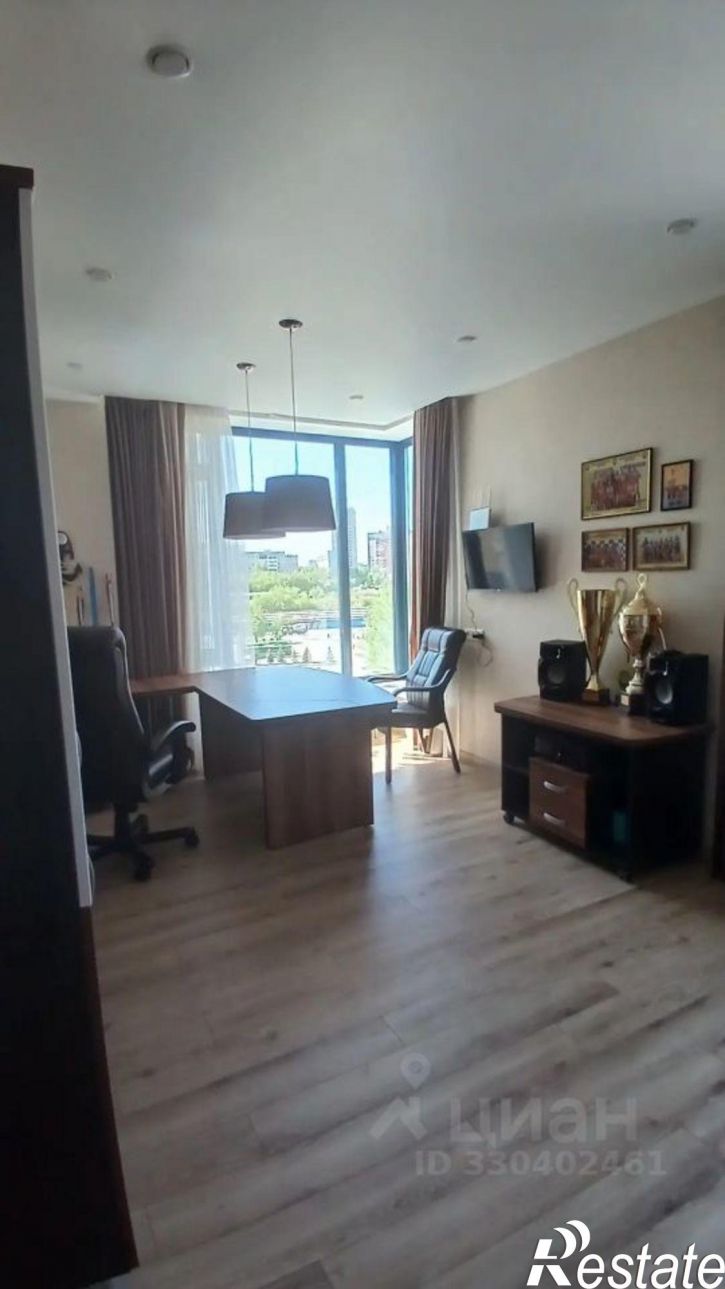 3-комн квартира ул Мельникайте, 30 4,  д. 30 4,  к. 4