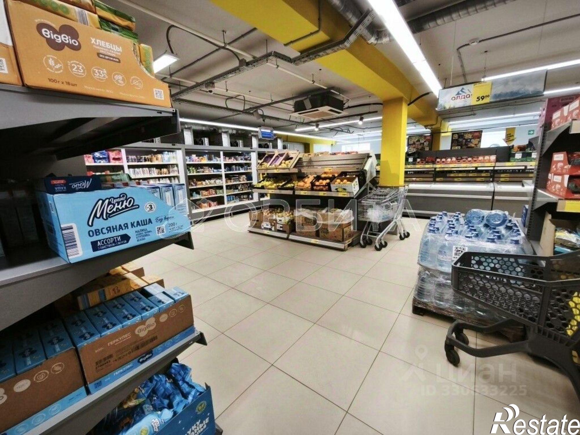 Купить торговое помещение за 50 000 100 рублей на ул Республики, 215а