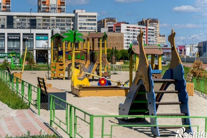 1-комн квартира улица Защитников Отечества, 42,  д. 42