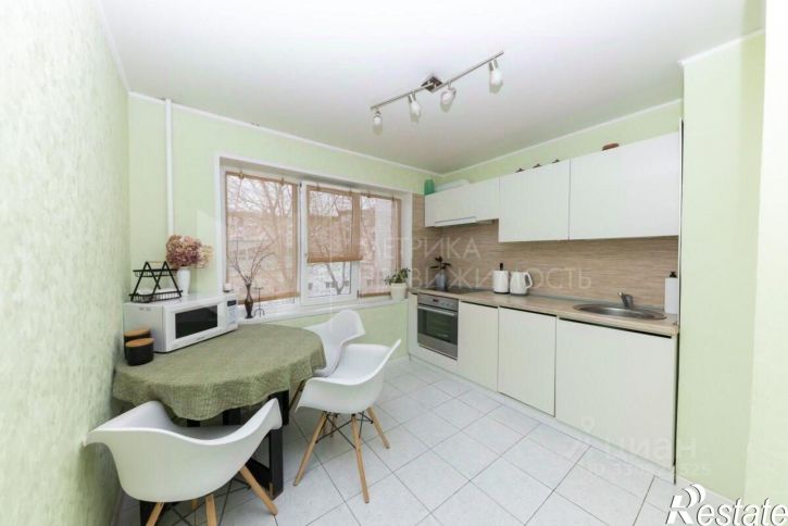 2-комн квартира ул Муравленко, 15а,  д. 15а