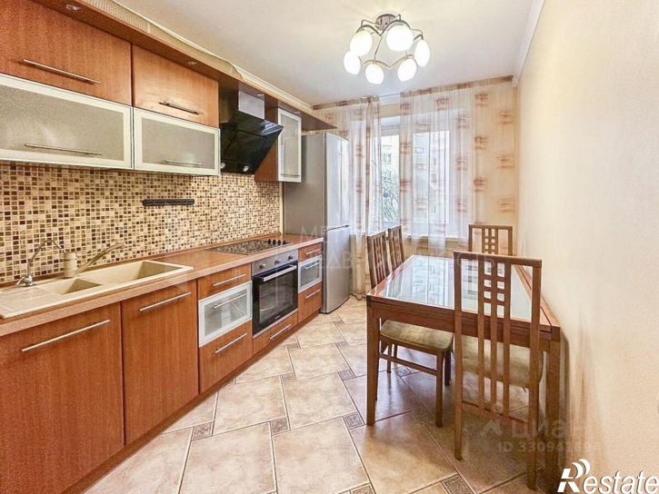 5-комн квартира ул Валерии Гнаровской, 5,  д. 5