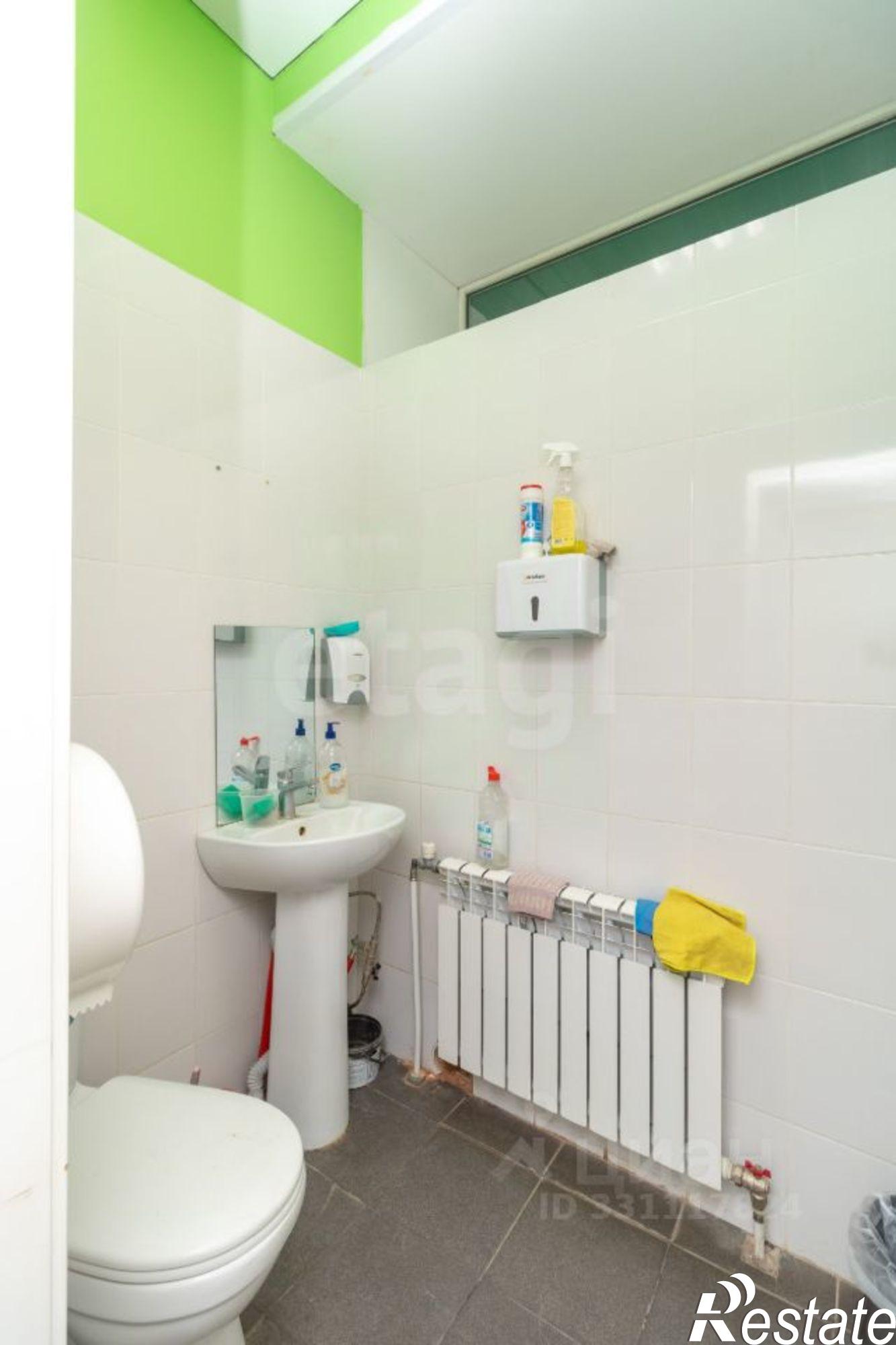Купить торговое помещение за 92 927 700 рублей на ул Щербакова, 112
